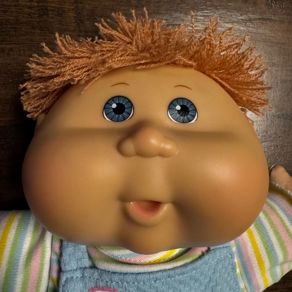 2004 Cabbage Patch Girl Doll Red Curly Hair, Blue Eyes Rare Collectible - Picture 6 of 16